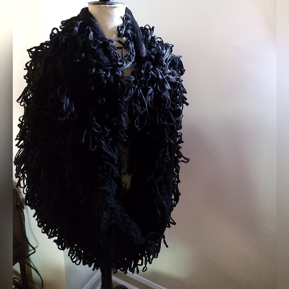 💥NWOT💥Versatile Black Loop Wrap - Picture 2 of 7